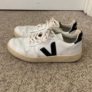 Veja V-10 White Black Low-Top Sneakers, size 7.